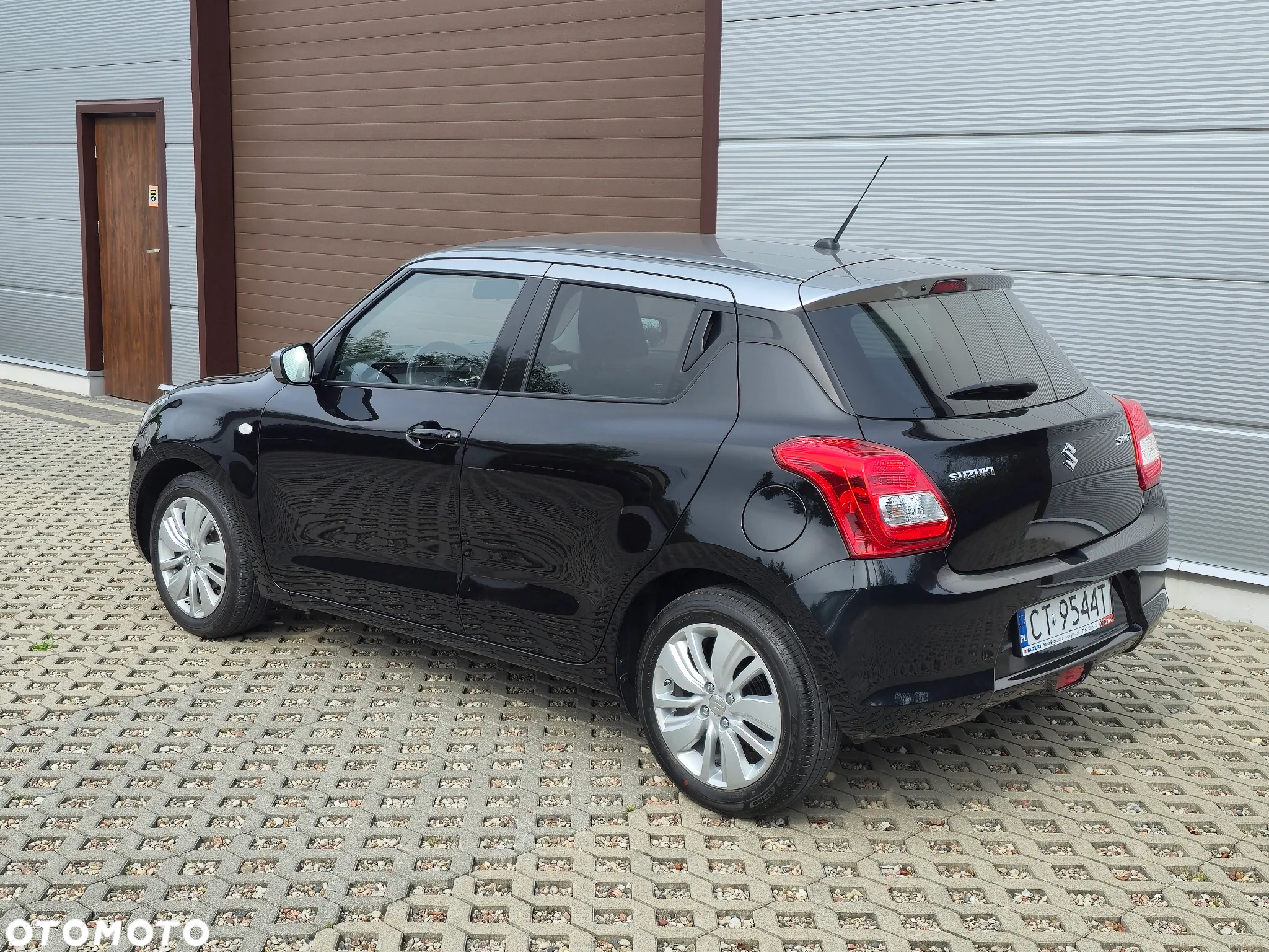 Suzuki Swift 1.2 Premium Plus - 4