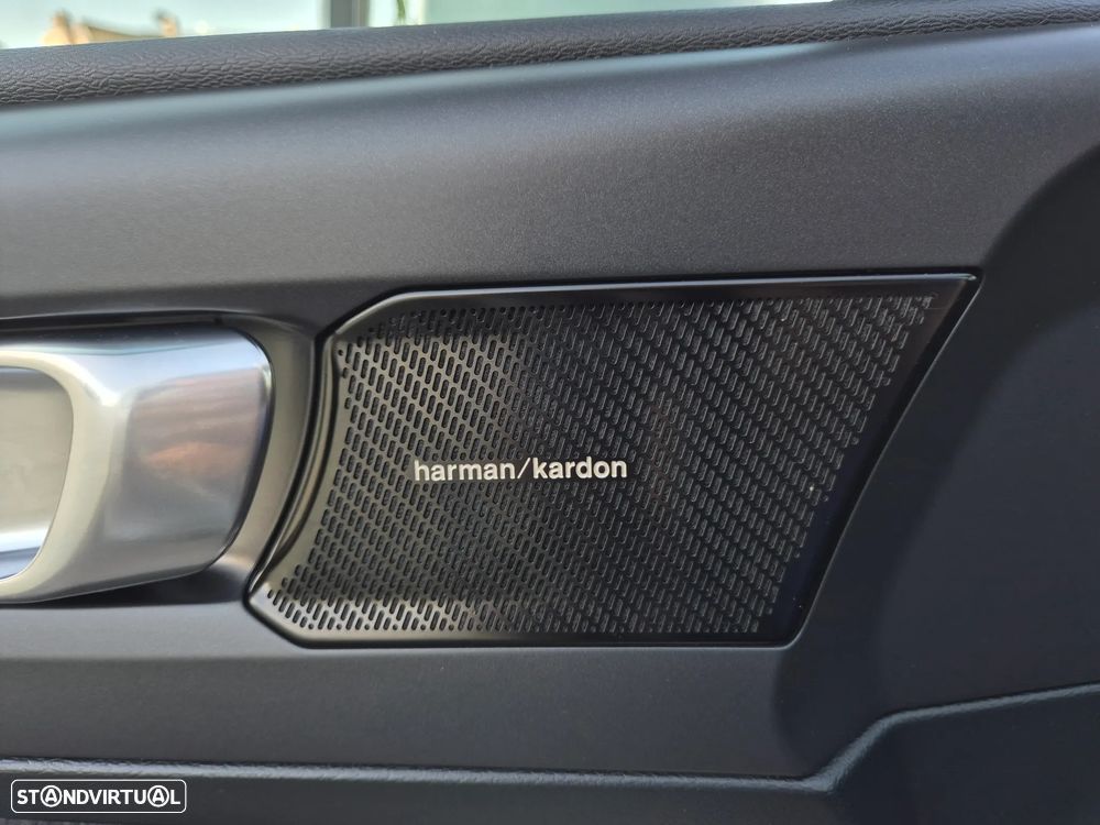 Volvo XC 40 2.0 D4 Momentum Plus AWD - 23