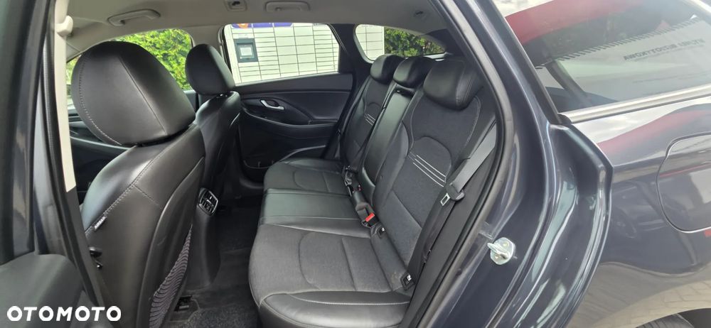 Hyundai i30 1.5 T-GDI 48V-Hybrid EDITION 30 - 31