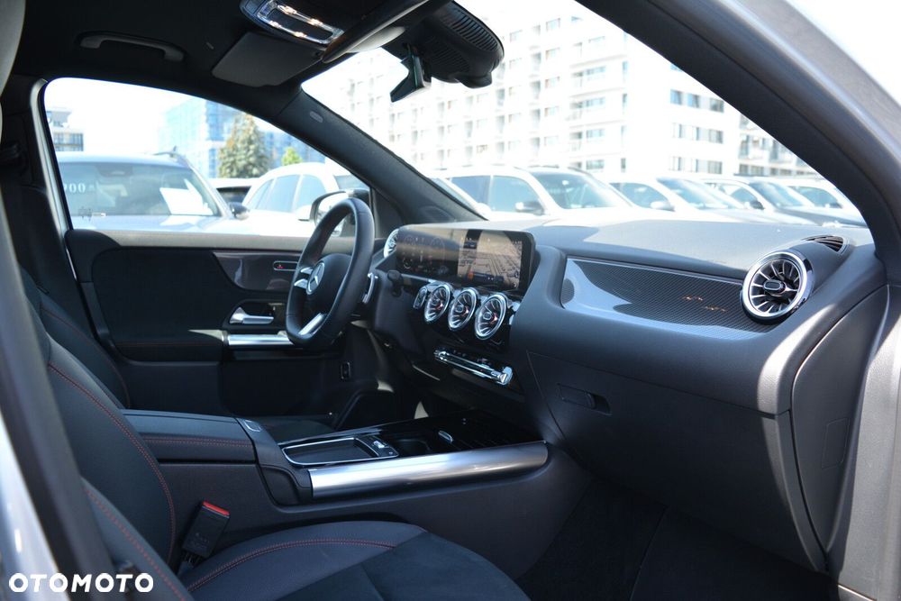 Mercedes-Benz GLA - 24