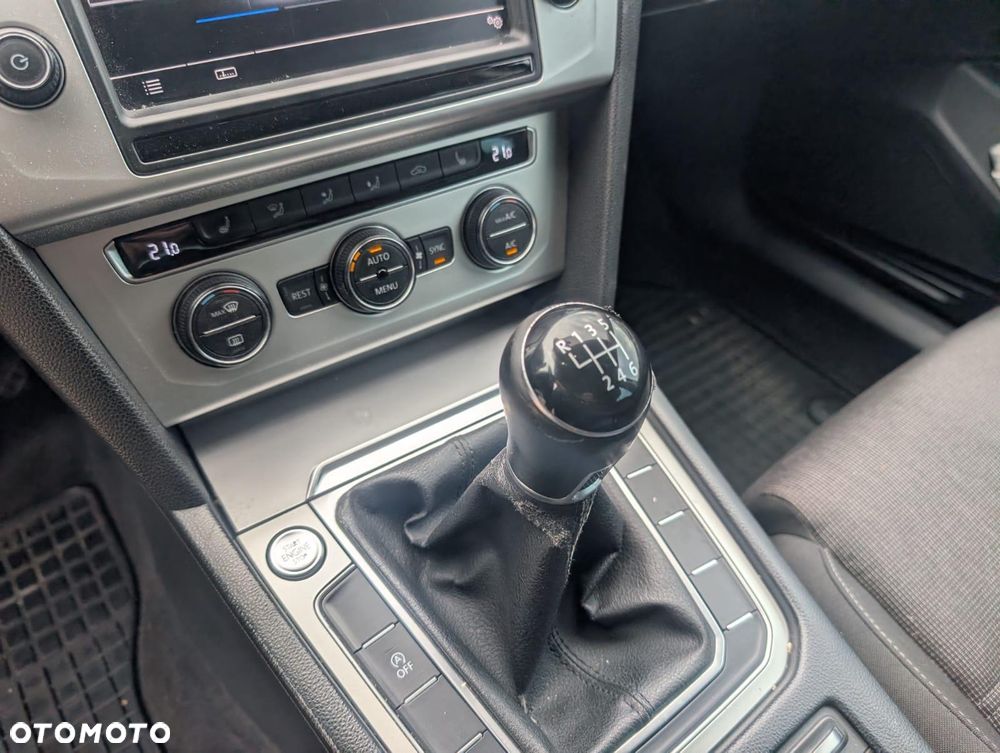 Volkswagen Passat 2.0 TDI (BlueMotion Technology) Comfortline - 12