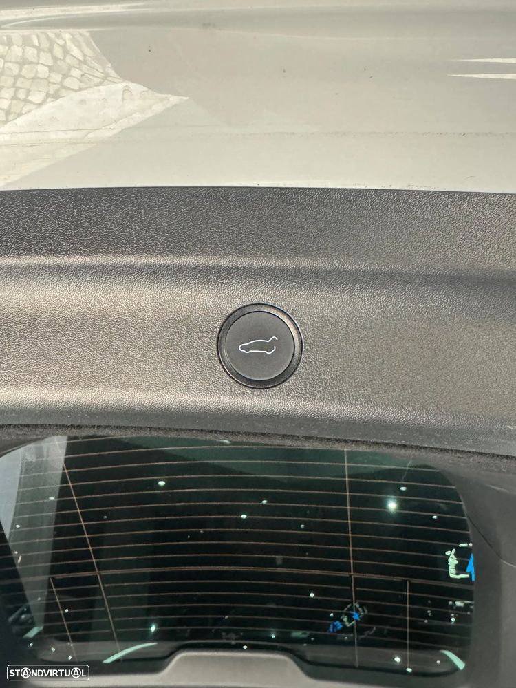 Tesla Model Y Long Range Dual Motor AWD - 10