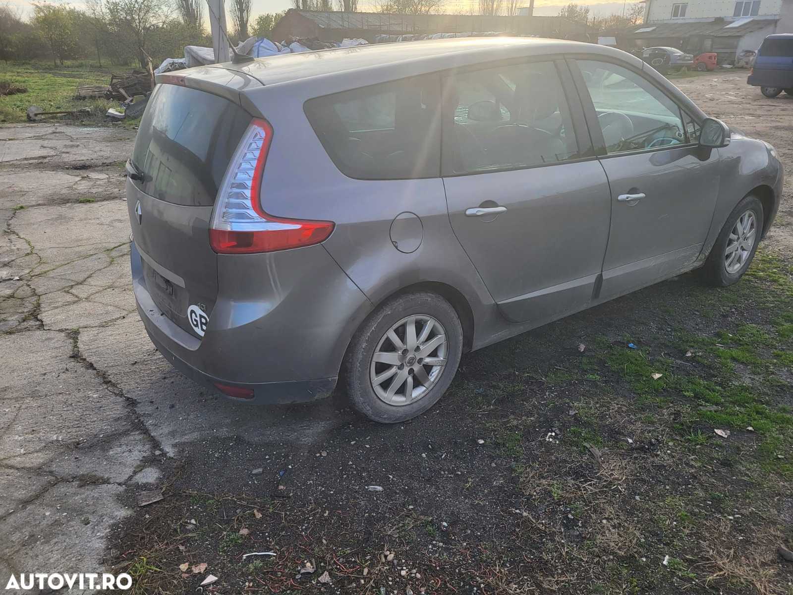 Punte Spate Renault Grand Scenic 3 An 2009-2010-2011-2012-2013-2014-2015-2016 Fara Accident Dezmembrez Renault Grand Scenic 1.5 Dci An 2009-2010-2011-2012 Manual 6+1 Trepte - 5
