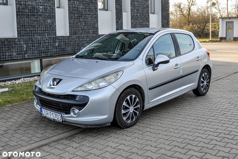 Peugeot 207 - 1