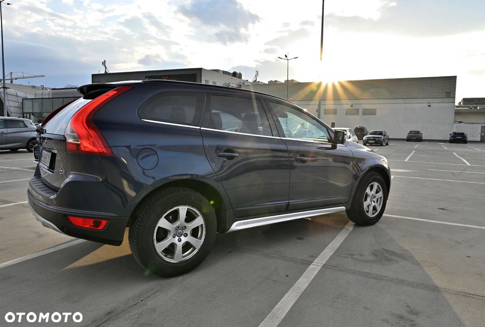 Volvo XC 60 D4 Momentum - 32