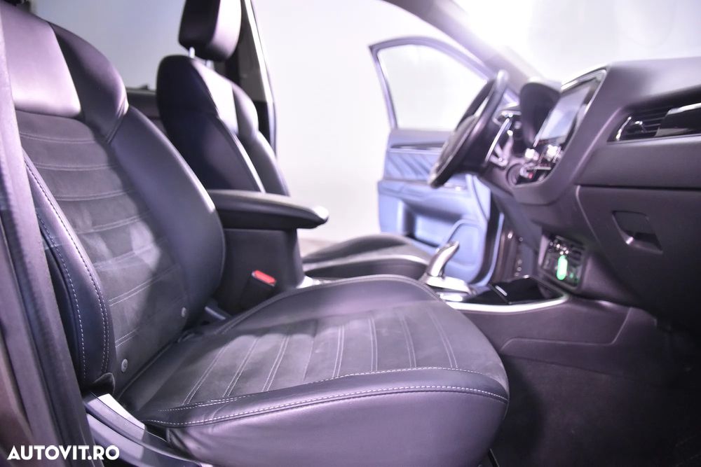 Mitsubishi Outlander - 12