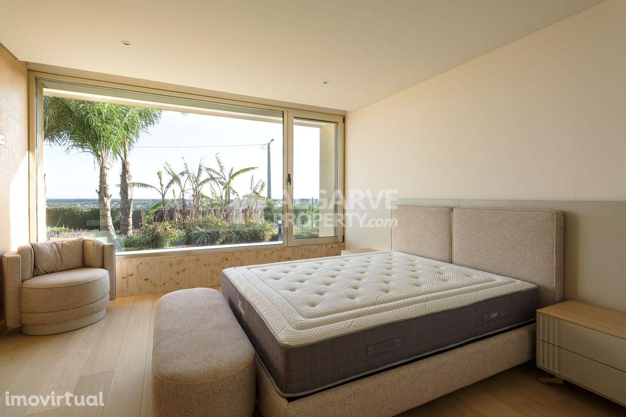 Moradia Térrea T4 no Algarve com Piscina, Vista Panorâmica e Elevada E - Grande imagem: 5/24