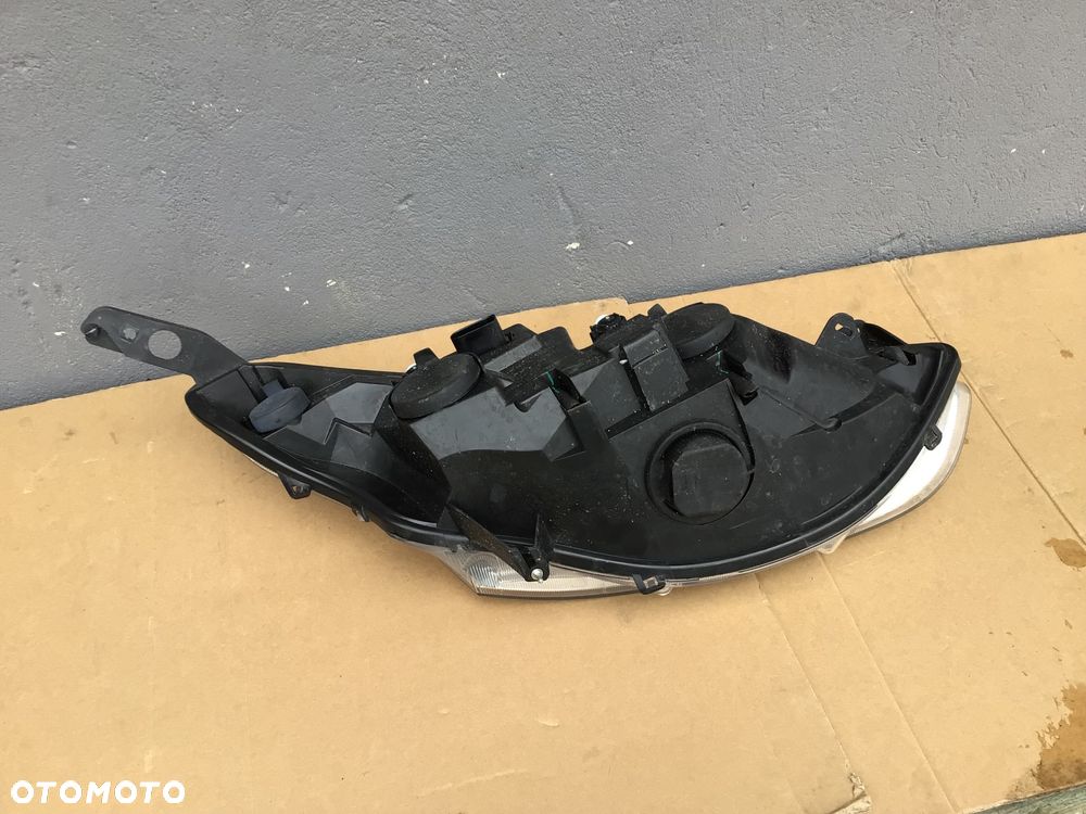 Lampa przednia lewa Ford B-max - 4