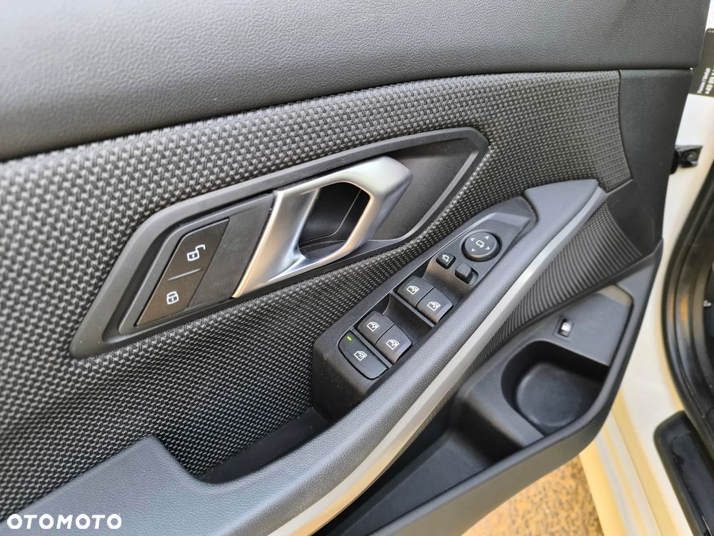 BMW Seria 3 330e iPerformance Sport Line - 14