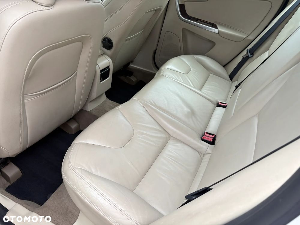 Volvo XC 60 2.4D AWD Summum - 20