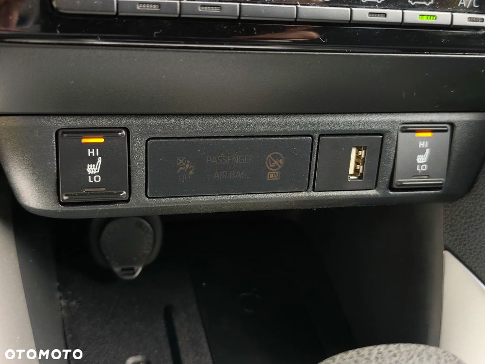 Toyota Yaris Hybrid 100 Premium EU6 - 39