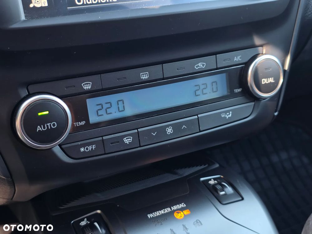 Toyota Avensis 2.0 D-4D Premium - 25