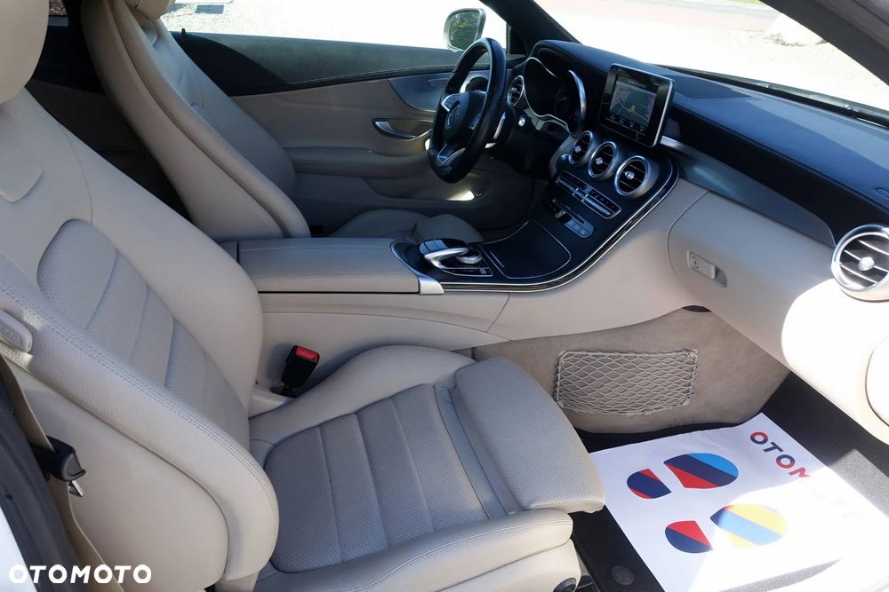 Mercedes-Benz Klasa C 200 4Matic 9G-TRONIC - 12