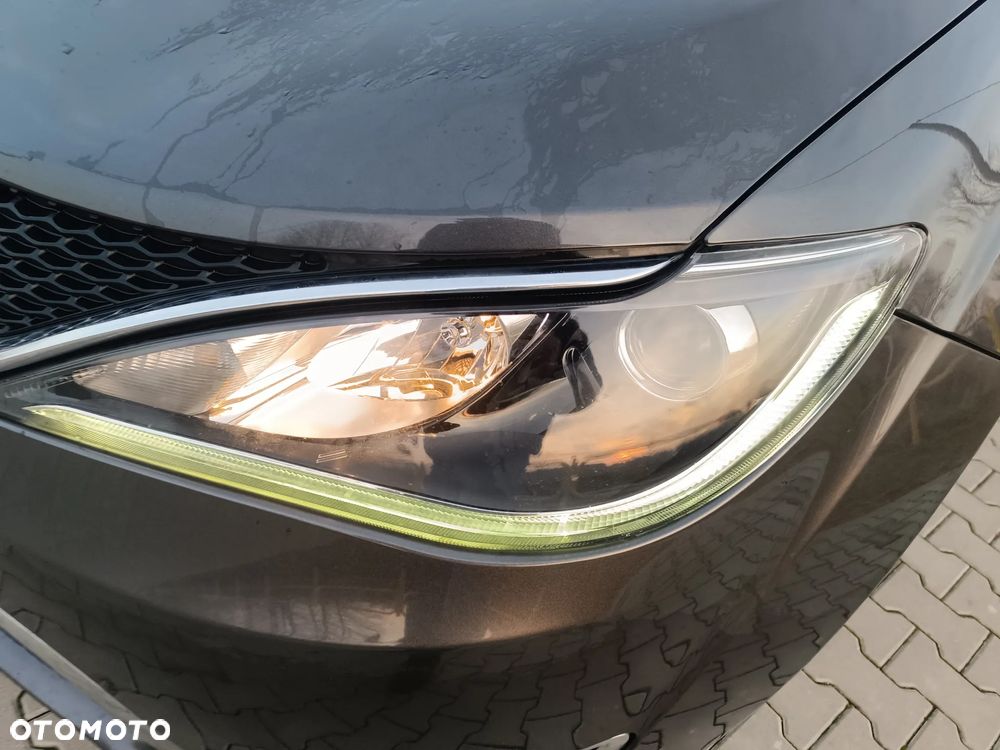 Chrysler Pacifica - 10