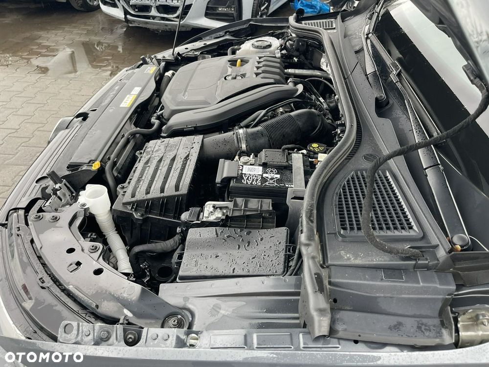 Volkswagen Golf 1.5 eTSI EVO Style DSG - 21
