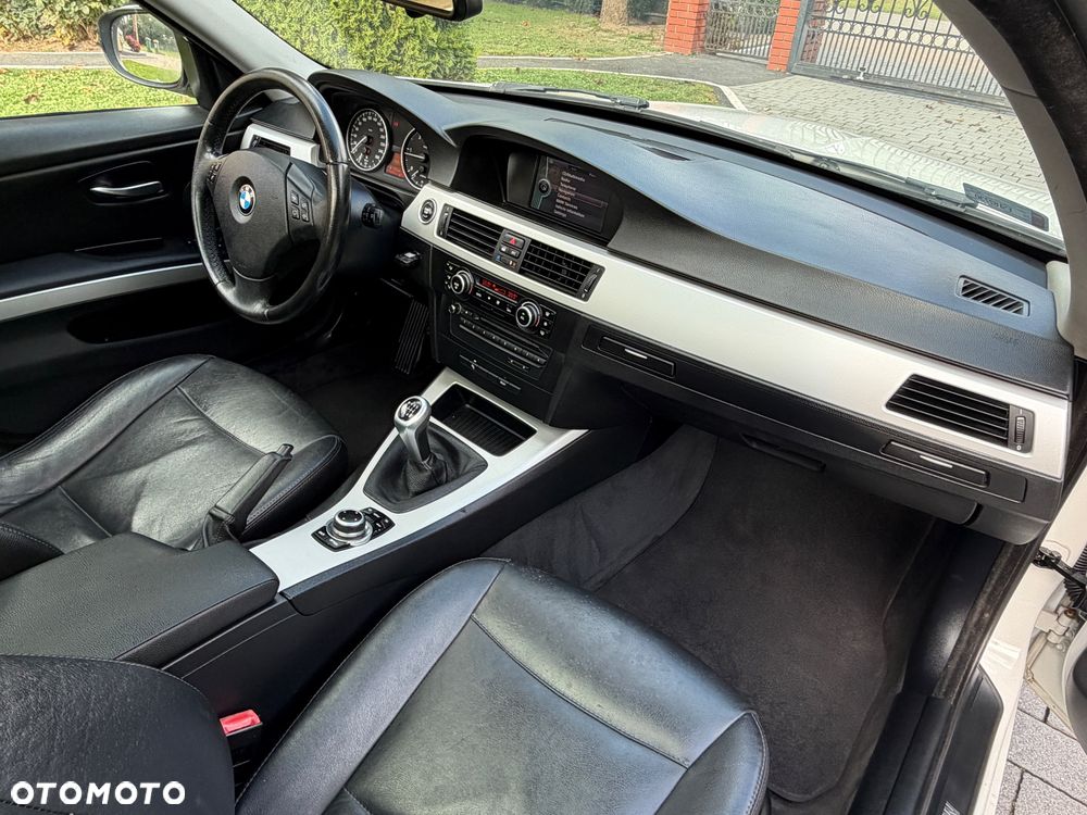 BMW Seria 3 318d - 33