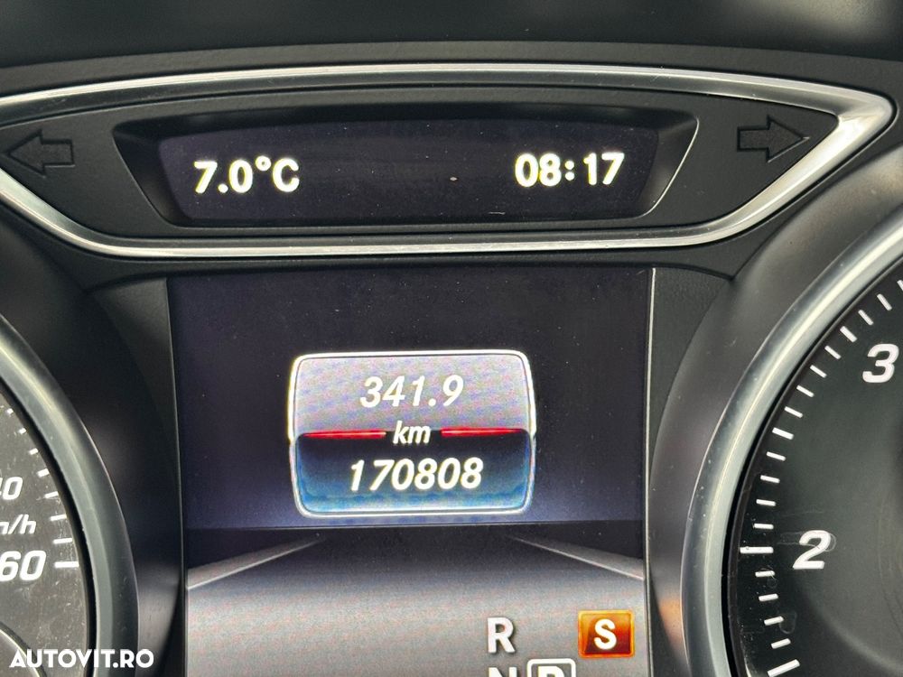 Mercedes-Benz CLA - 12