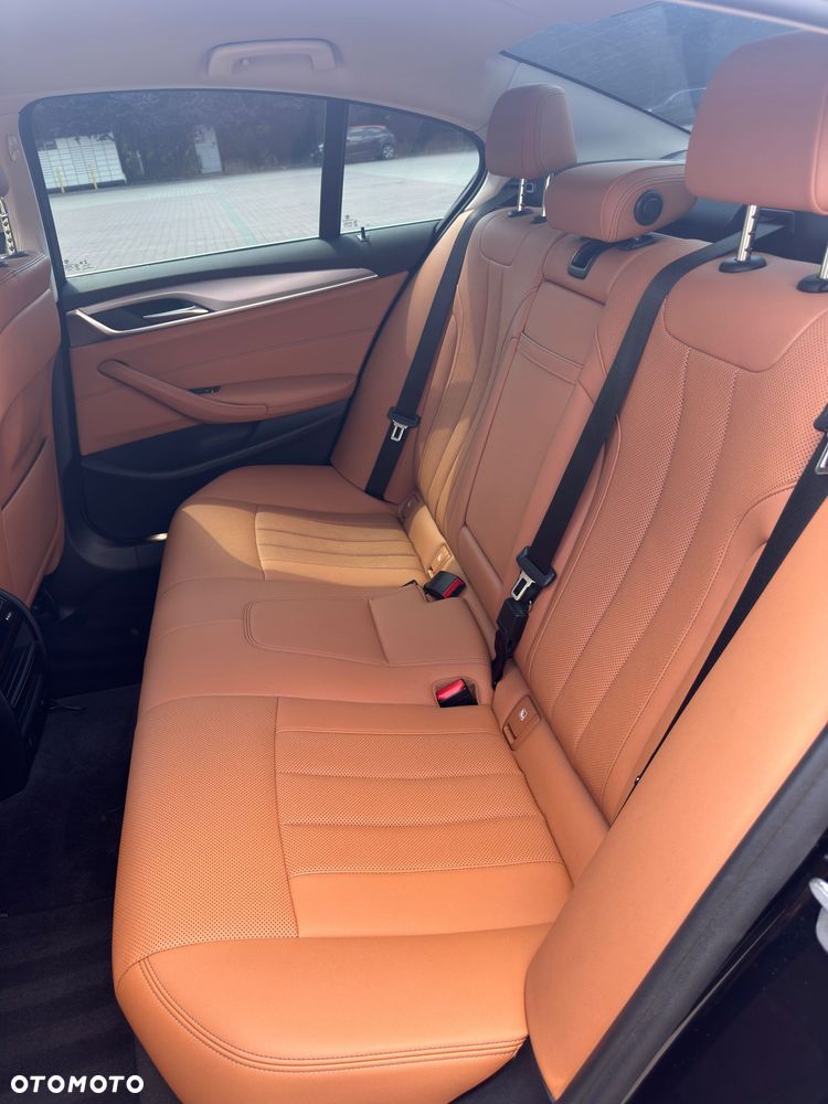 BMW Seria 5 518d mHEV - 12