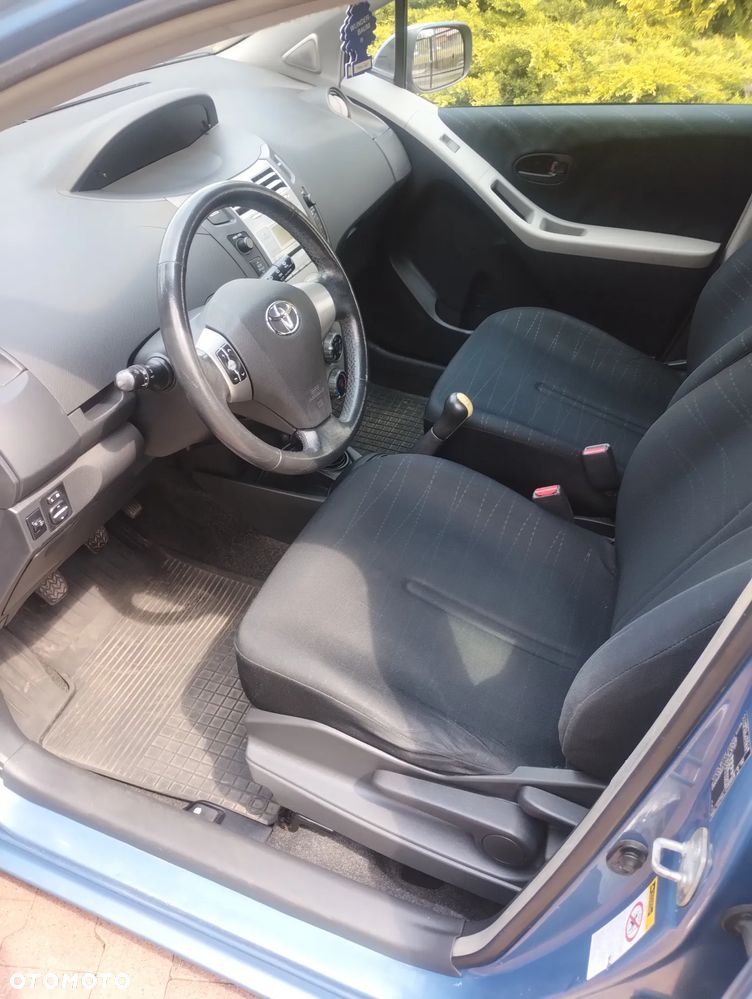 Toyota Yaris - 4