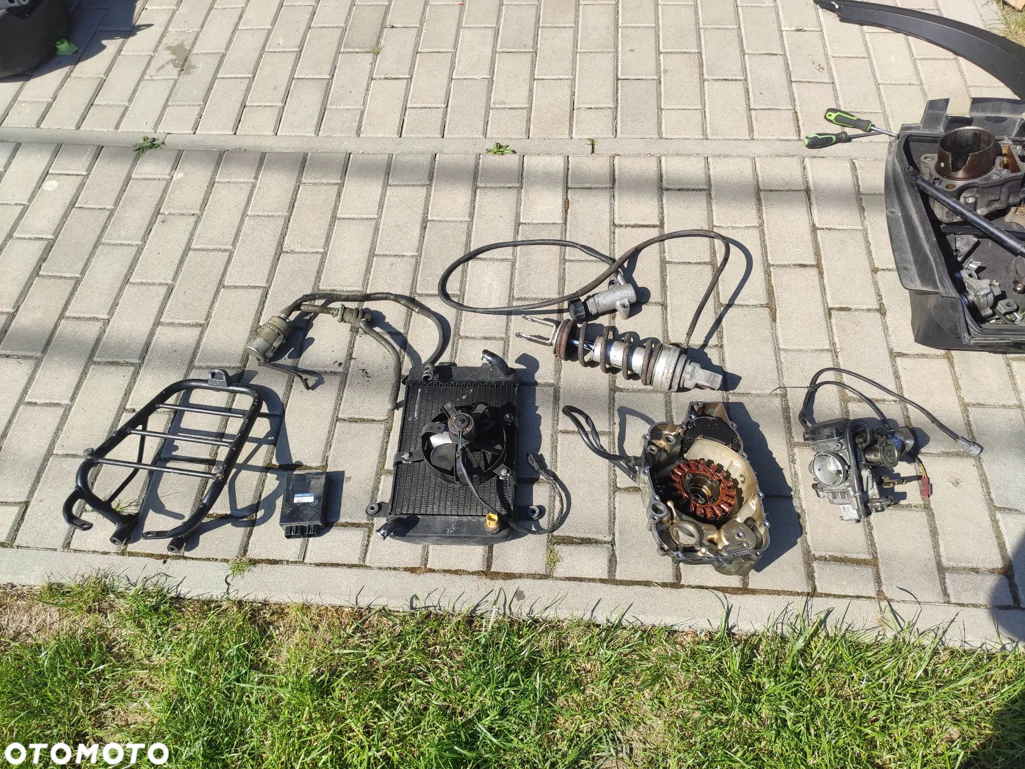 Suzuki Burgman AN 400 K1 98- Gaźnik Stator Dekiel Amortyzator Chłodnica Pompa Komputer Stelaż - 1