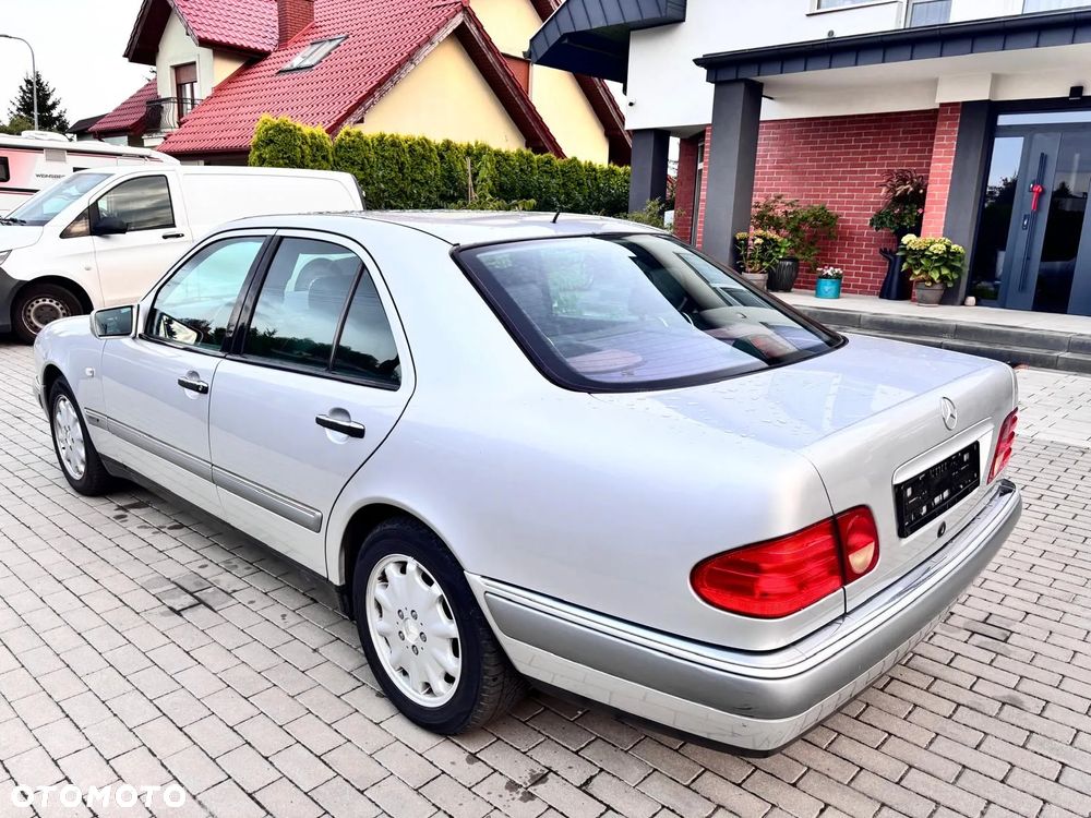 Mercedes-Benz Klasa E - 3