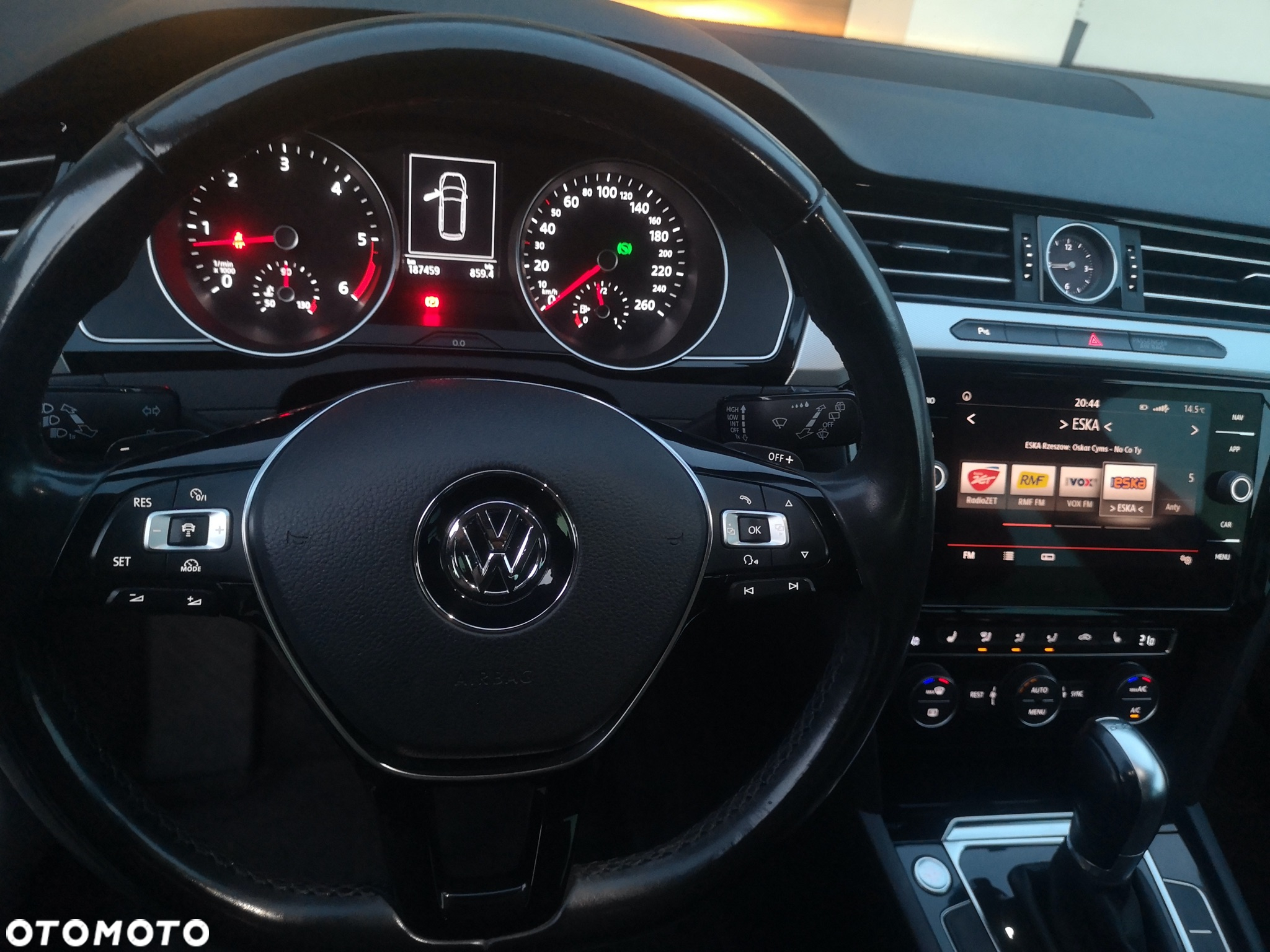 Volkswagen Passat Variant 2.0 TDI SCR DSG Highline - 17