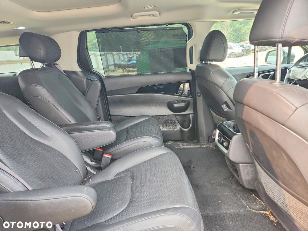 Kia Carnival - 8