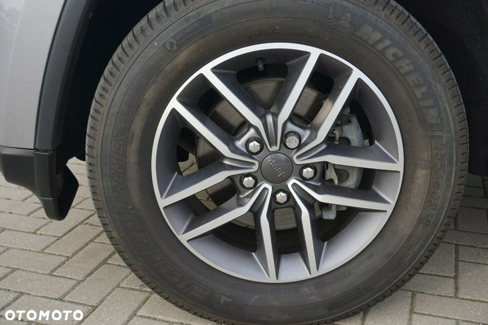 Jeep Grand Cherokee - 28