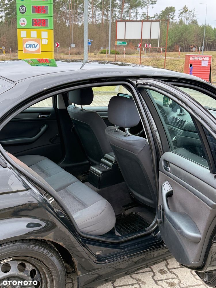 BMW Seria 3 318i - 8