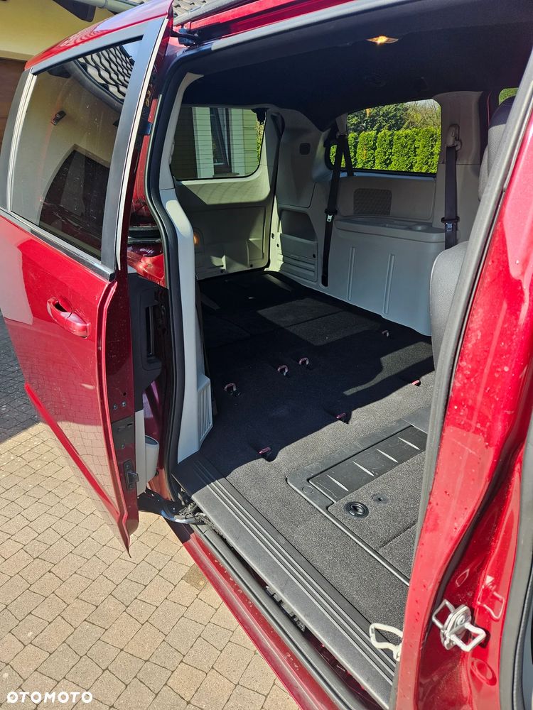 Dodge Grand Caravan - 9