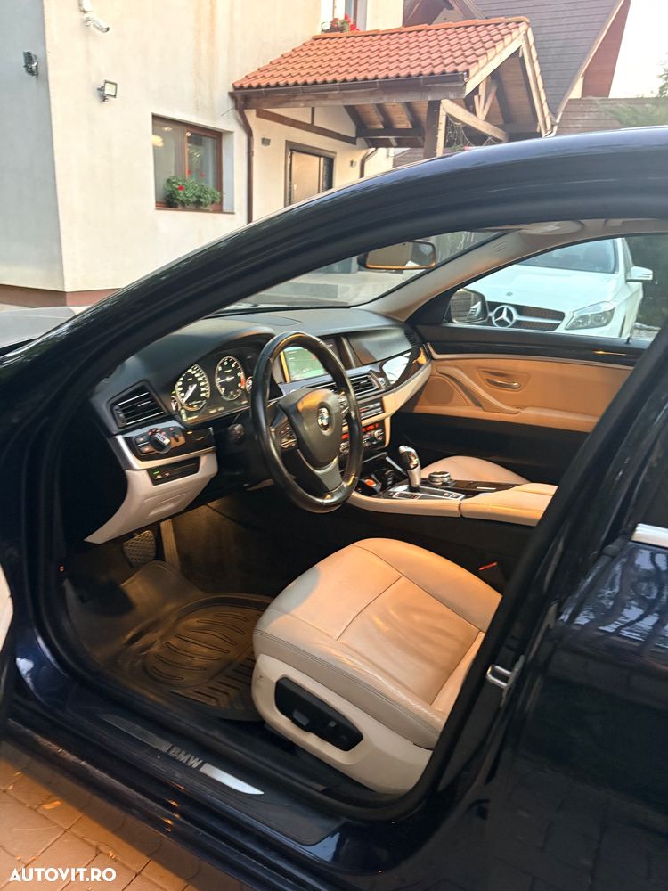 BMW Seria 5 525d Aut. Luxury Line - 7