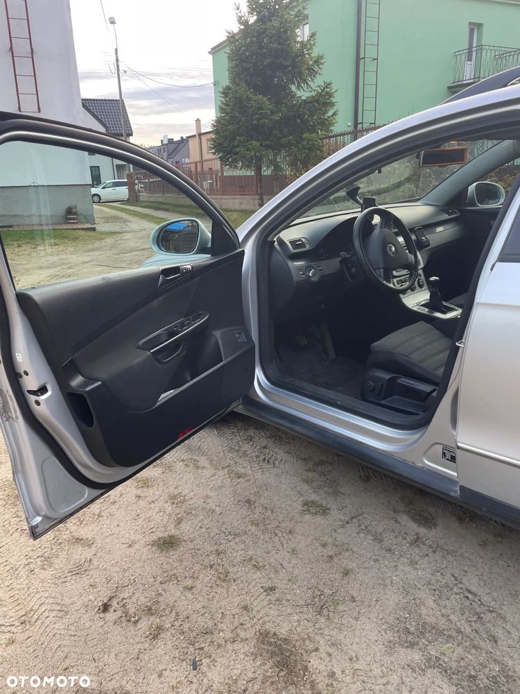 Volkswagen Passat 2.0 TDI Comfortline - 9
