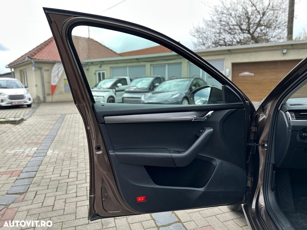 Skoda Octavia 2.0 TDI DSG Style - 38