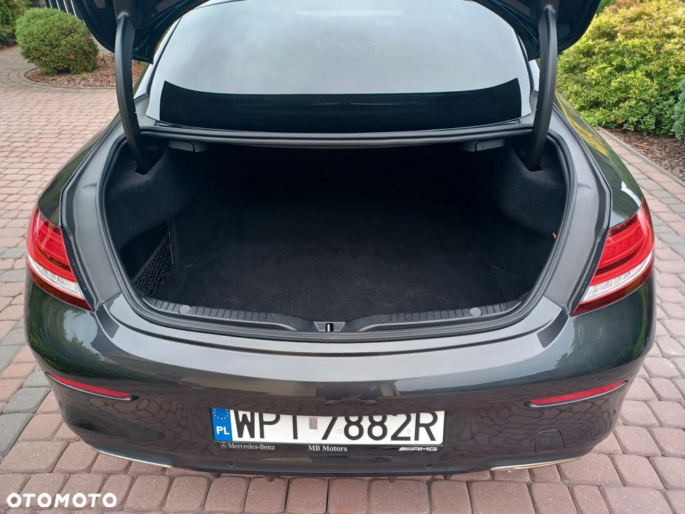 Mercedes-Benz Klasa C 300 9G-TRONIC AMG Line - 16
