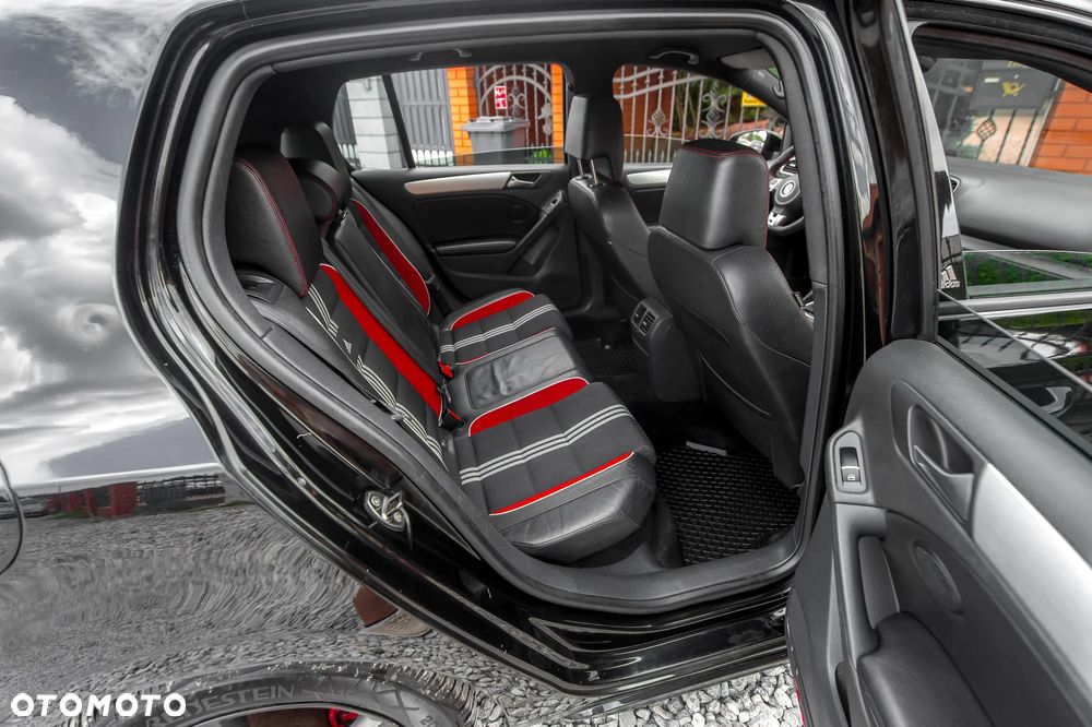 Volkswagen Golf 2.0 GTI adidas - 19