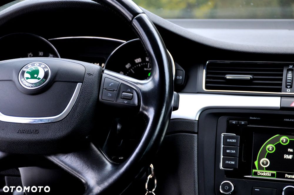 Skoda Superb 2.0 TDI DSG Exclusive - 30