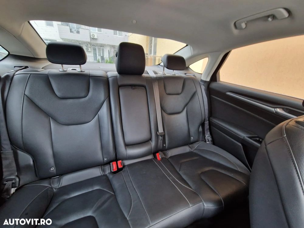 Ford Mondeo 2.0 HEV Titanium - 12