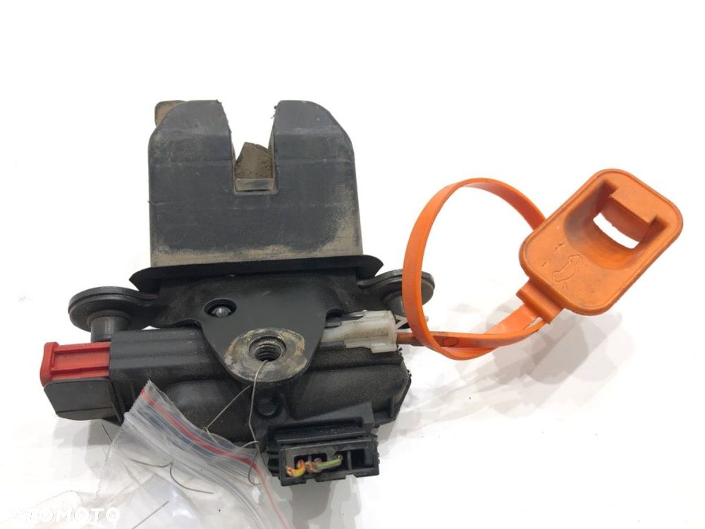 ZAMEK KLAPY TYŁ  SKODA ROOMSTER Praktik (5J) 2007 - 2015 1.4 TDI 59 kW [80 KM] olej napędowy 2007 - 2