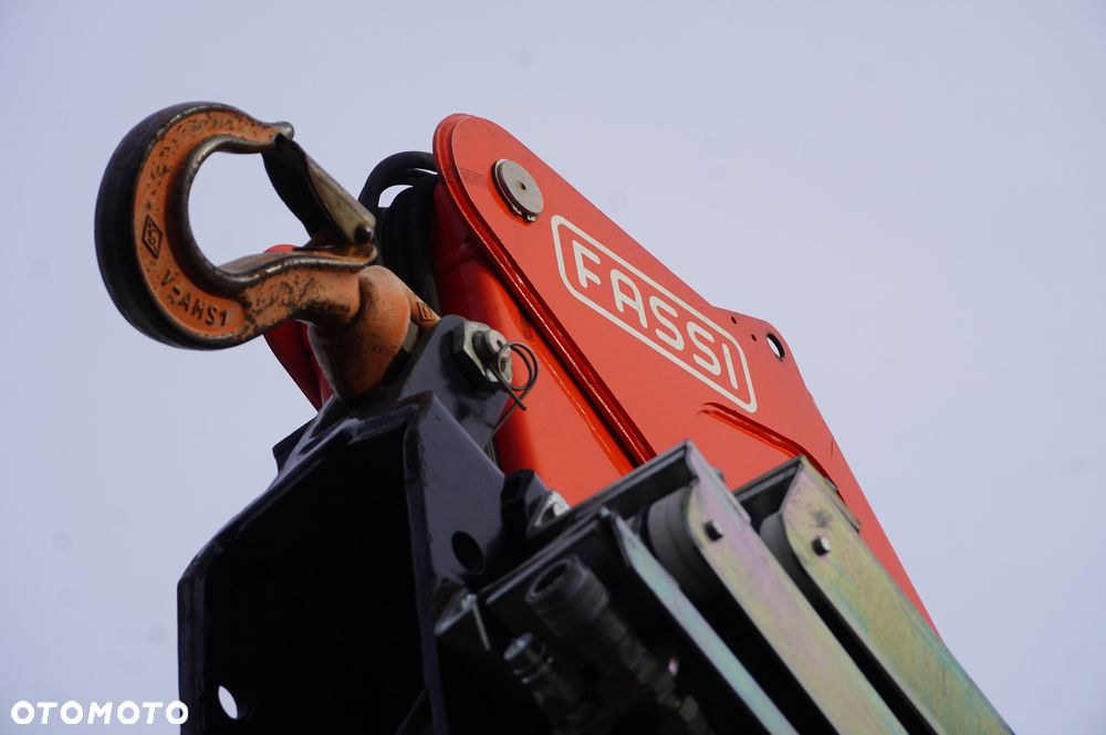 Renault C280 DTI 8 / HDS Fassi 5,6 t / Zasięg 8 m / Platforma 15 EPAL - 16