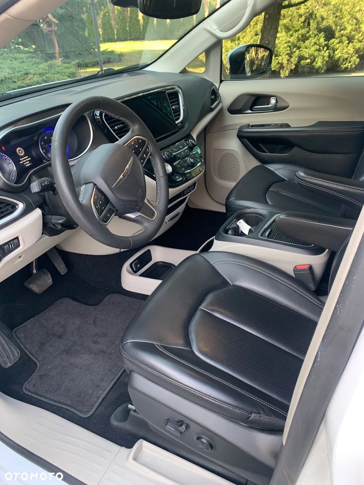 Chrysler Pacifica - 8