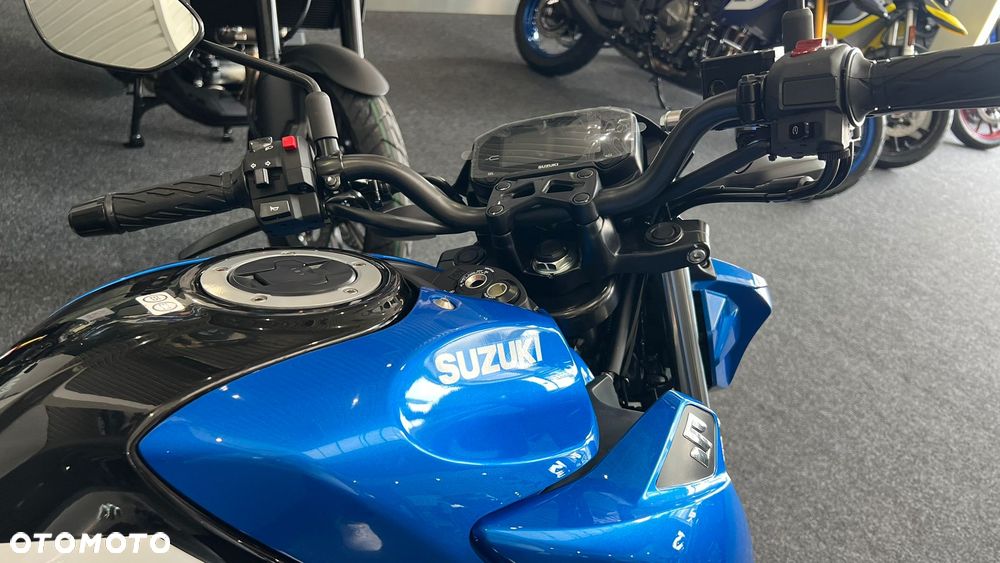 Suzuki GSX - 11