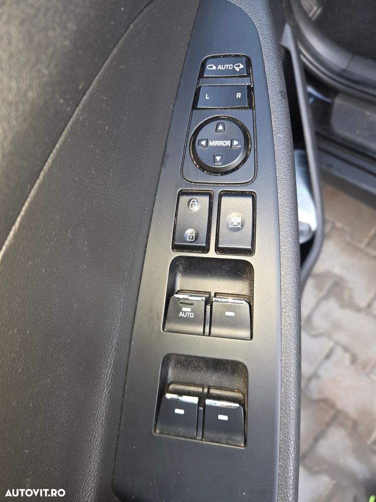 Hyundai Tucson 2.0 CRDI 4WD 6MT Premium - 10