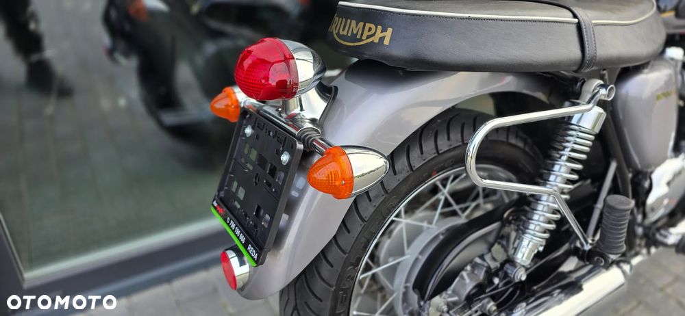 Triumph Bonneville - 19