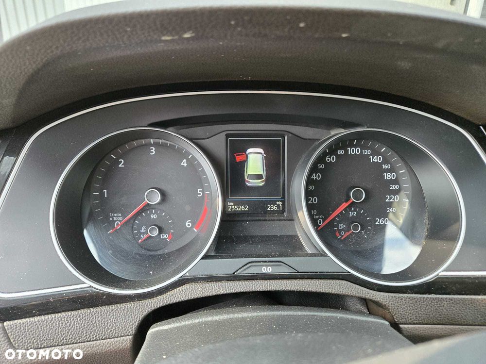 Volkswagen Passat - 4