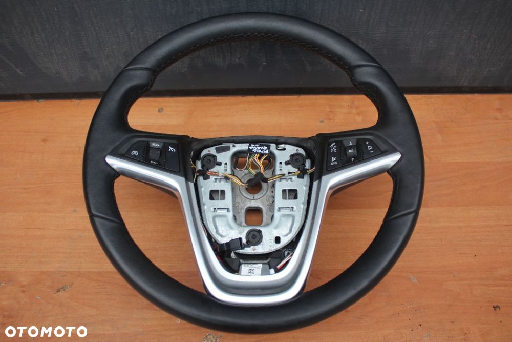 KIEROWNICA SKÓRA WIELOFUNKCJA PODGRZEWANA OPEL MERIVA B - 1