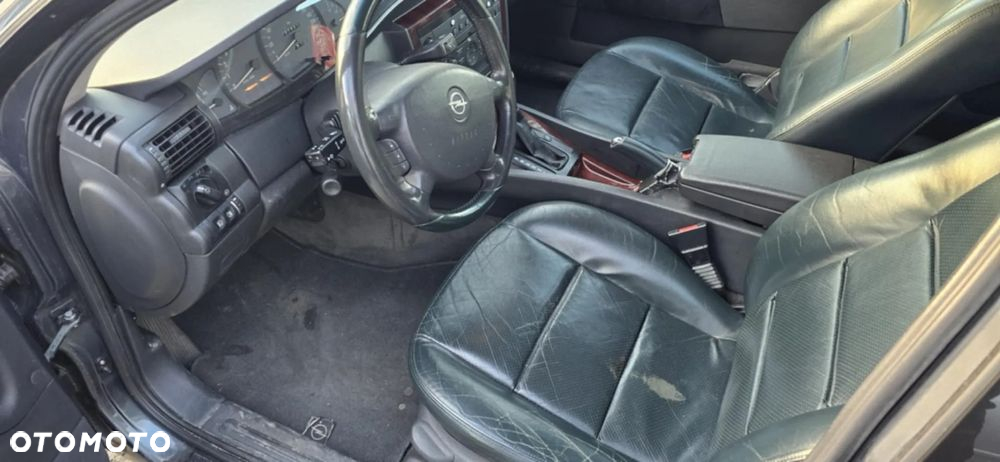 Opel Omega 2.6 Elegance - 11