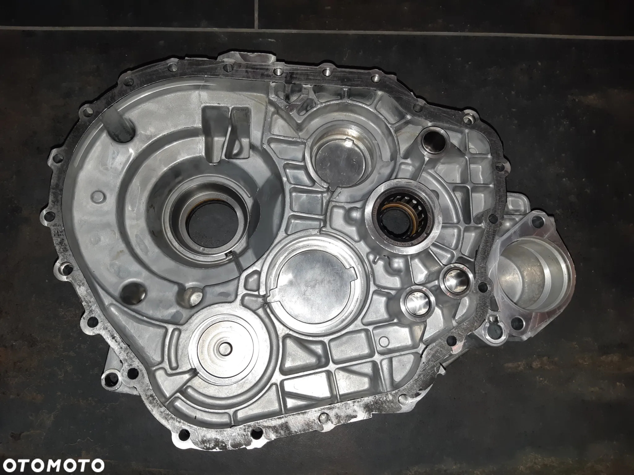 OBUDOWA SKRZYNI BIEGÓW VW Tiguan 2.0TDI 4X4 SBE 0A6301107AD - 2