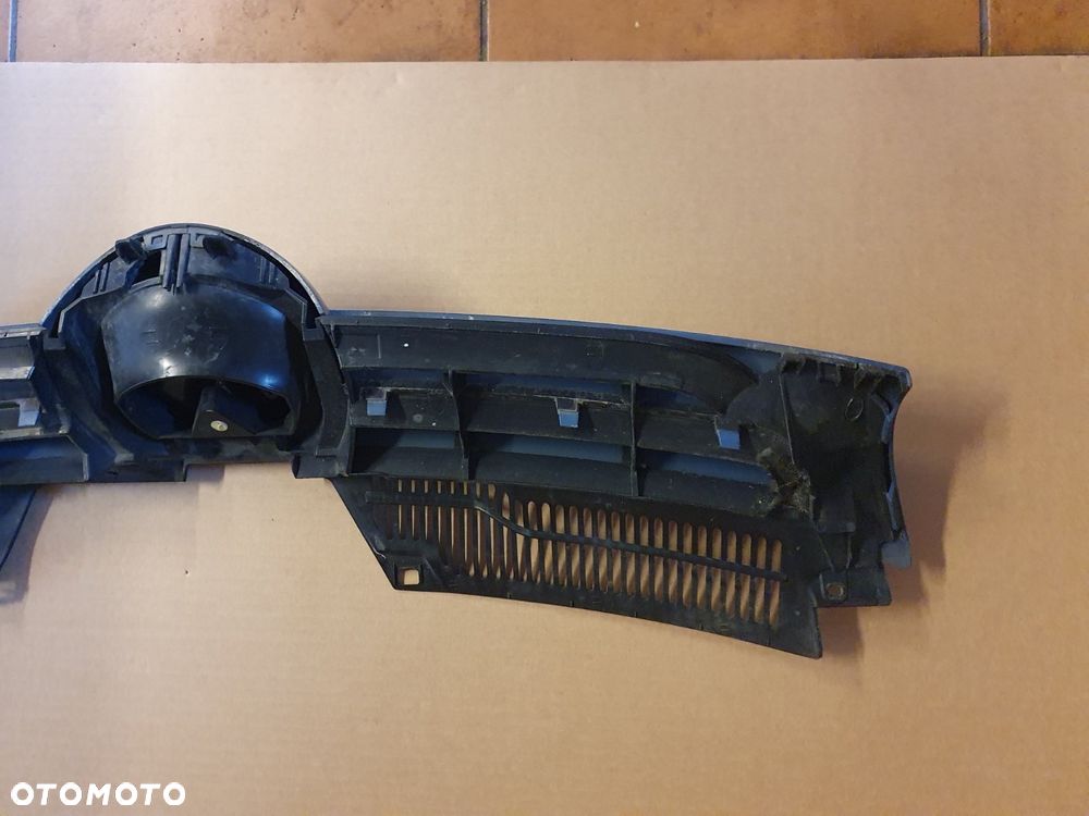 GRILL ATRAPA VW GOLF 5 V KOD LB5P - 4