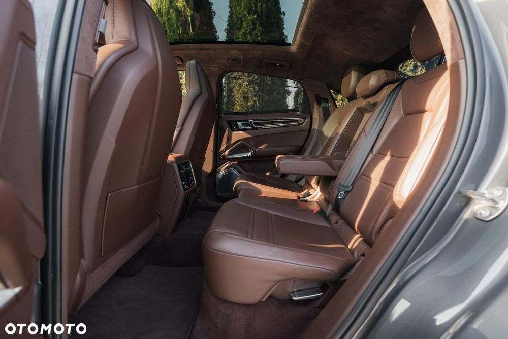 Porsche Cayenne Turbo - 16