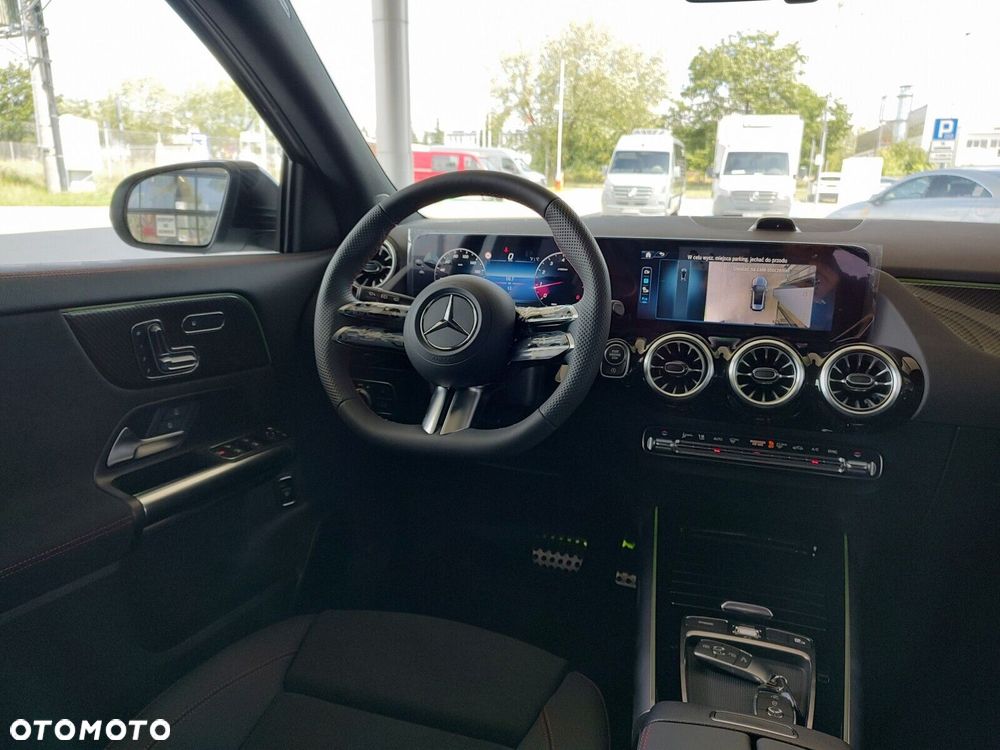 Mercedes-Benz GLA - 10